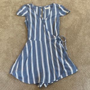 Hollister, xs, dress with shorts, wrap dress, blue and white